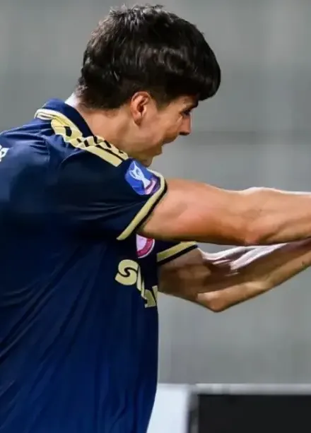 Armando González anota su primer gol en Europa con el Olympiacos