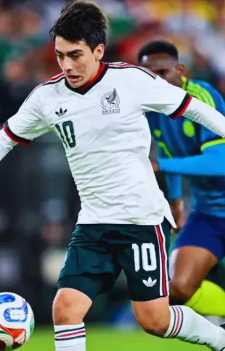 Gilberto Mora rompe otro récord con México y estrena la 10 con gol ante Colombia