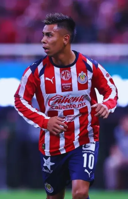 Efraín Álvarez promete el título a la afición de Chivas tras la eliminación