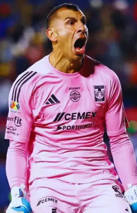 Nahuel Guzmán ataja penal y salva empate de Tigres ante Necaxa